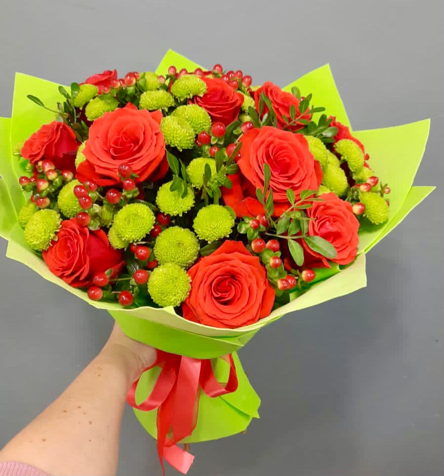 Букет цветов из: Хризантемы и Розы в Красногорский Республики Марий Эл