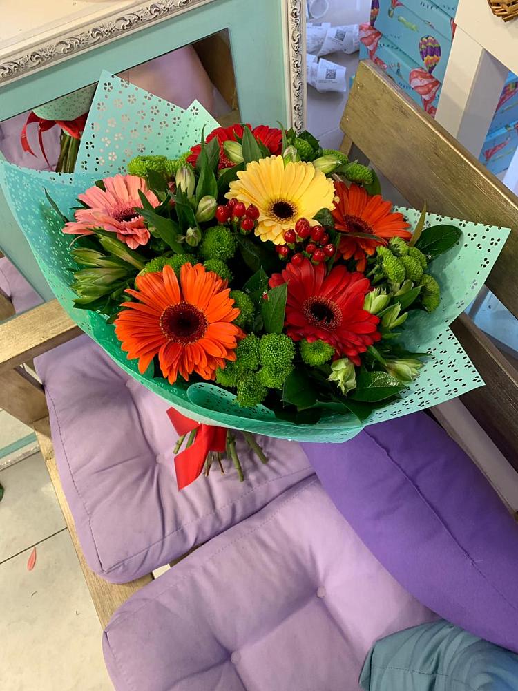 Букет цветов из: Герберы, Хризантемы и Альстромерии в Красногорский Республики Марий Эл