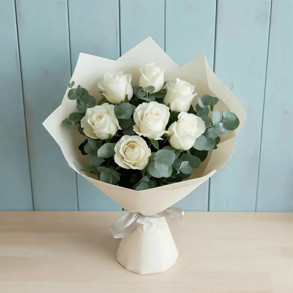Букет Белые розы в Эвкалипте в Красногорский Республики Марий Эл