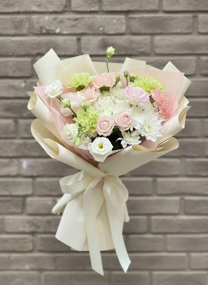 Букет цветов из: Гвоздики, Розы, Лизиантусы и Хризантемы в Красногорский Республики Марий Эл