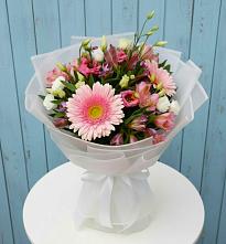 Букет цветов из:  Герберы, Альстромерии и Лизиантусы в Красногорский Республики Марий Эл