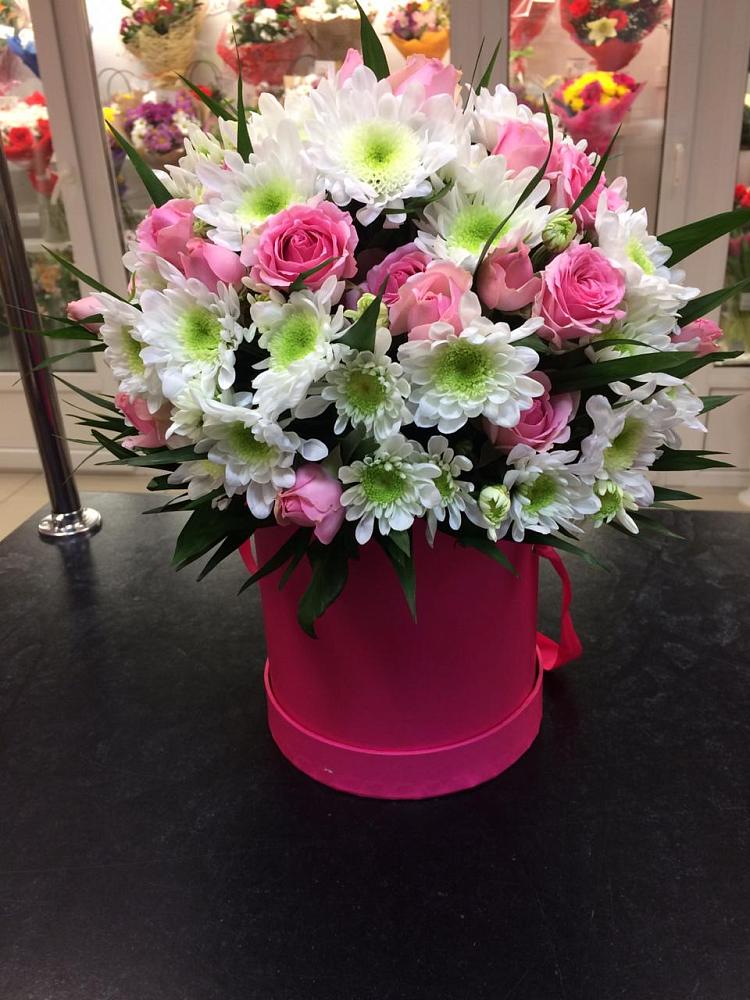 Цветочная композиция из Розы и Хризантемы в шляпной коробке в Красногорский Республики Марий Эл